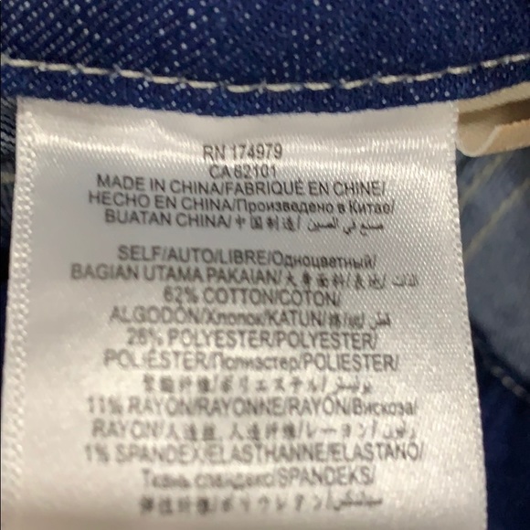 NWOT BCBGMAXAZRIA PINTUCK FLARE JEANS💙 - Picture 8 of 9